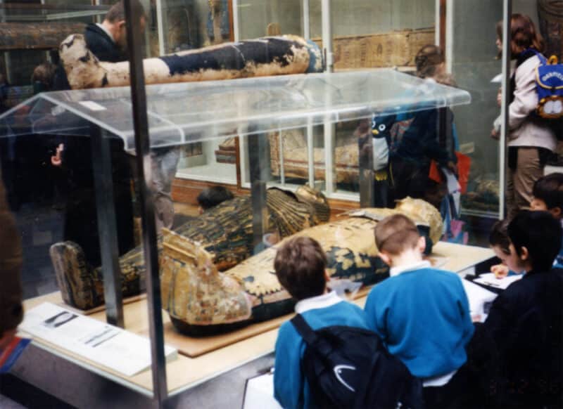 Schoolchildren looking at Egyptian mummies in The British Museum in 1996. Source: Wikimedia Commons.